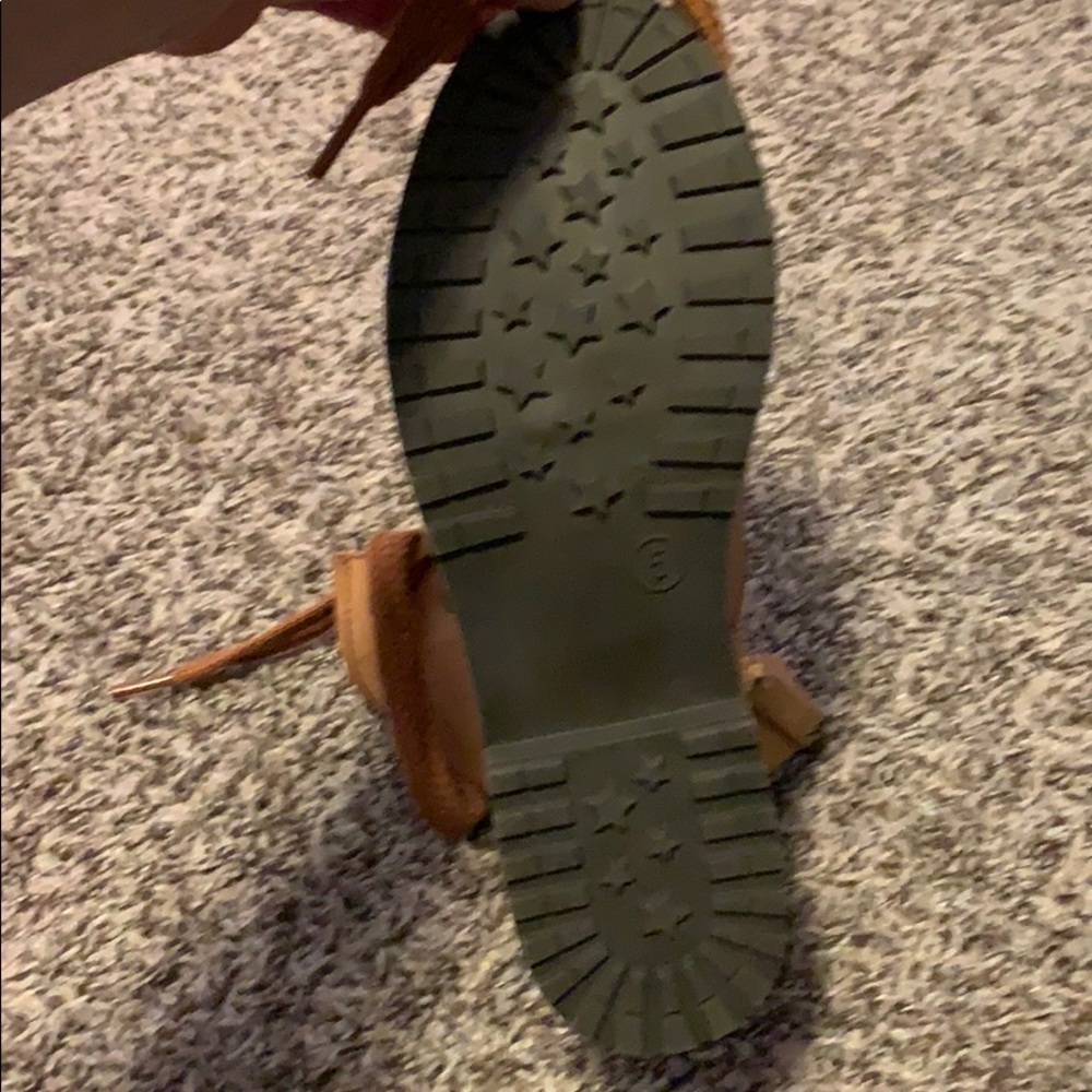 Boots - Picture 3 of 5